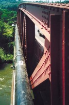 Bridge crossing pipe laying