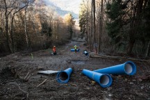 Steep incline pipelaying